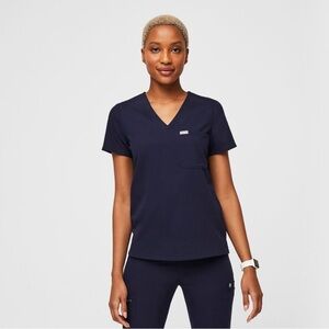 NWT Figs Catarina one pocket scrub top